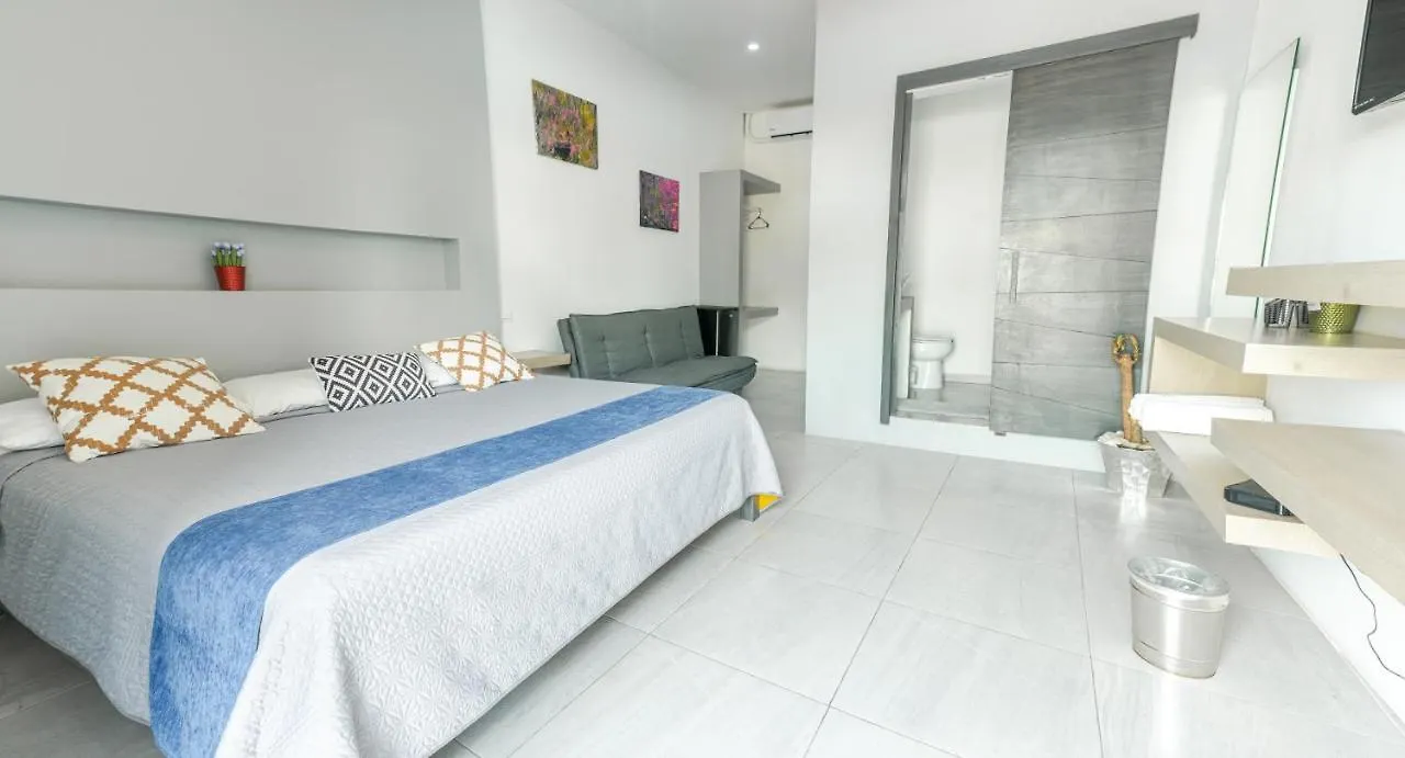 Paz-2 Norte Estudios Playa del Carmen 0*,